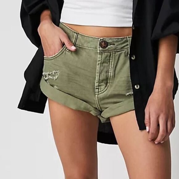 One x Teaspoon Super Khaki Bandit Sz 22” Shorts - Picture 4 of 9